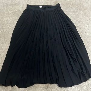 Women’s long pleated skirt